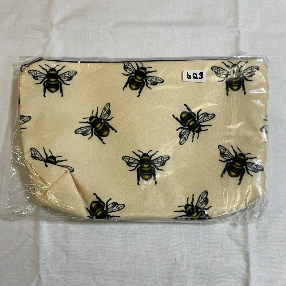 The Pouch Bee Print Cosmetic Bag Women Cream NWT Zippered Travel Toiletry